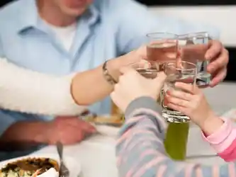 Chegou o calor: quanta água devemos beber?